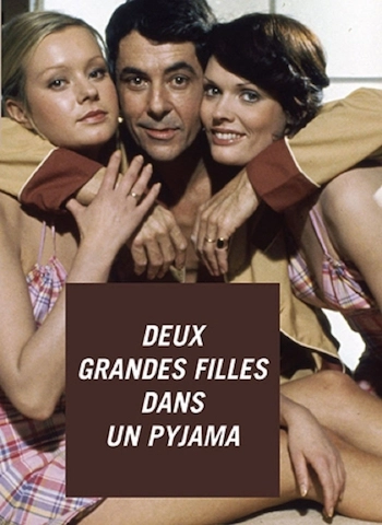 Deux grandes filles dans un pyjama